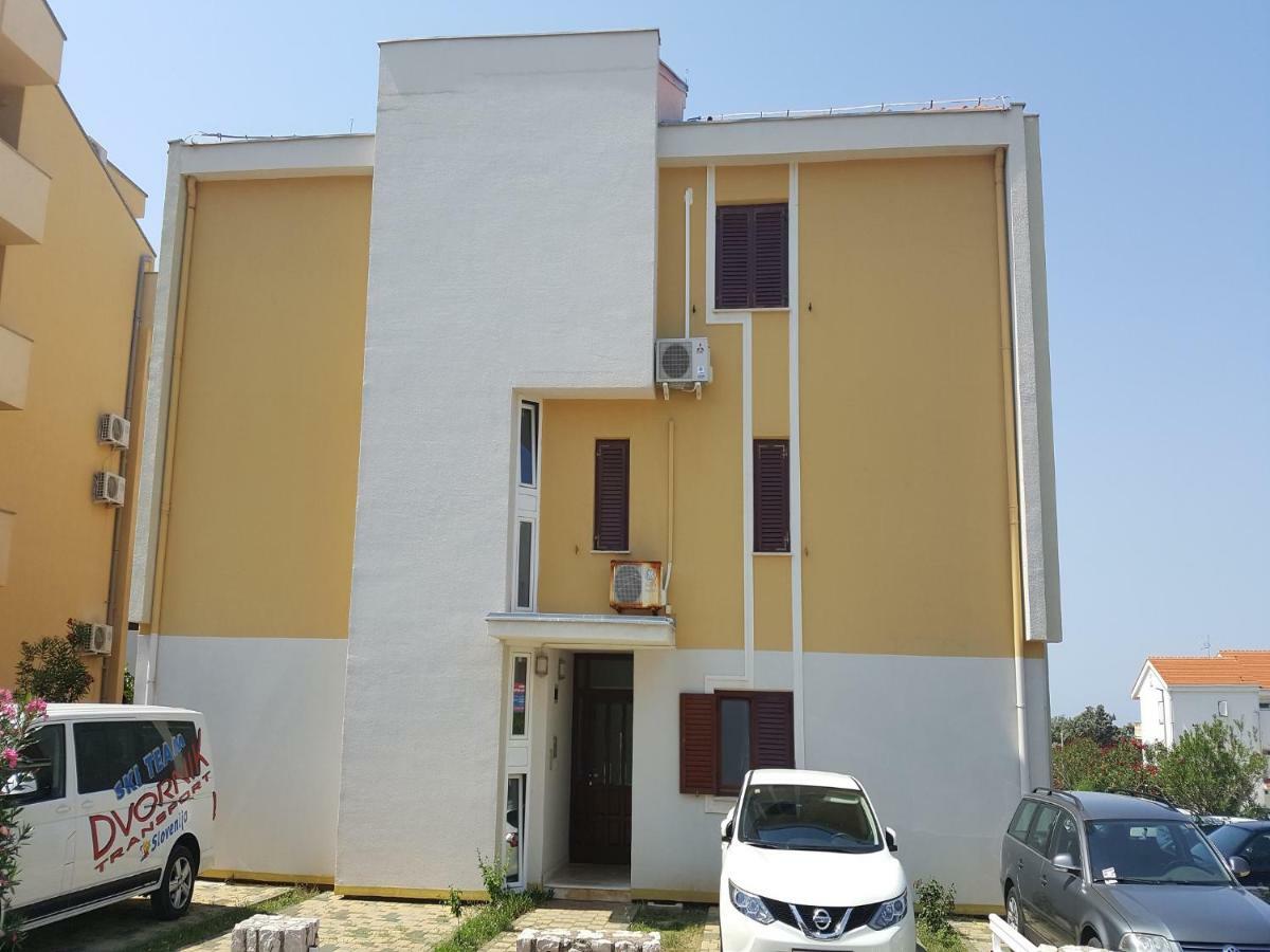 Maru Apartments Novalja Quarto foto